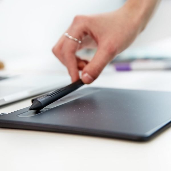 Wacom Intuos Graphics Drawing Tablet